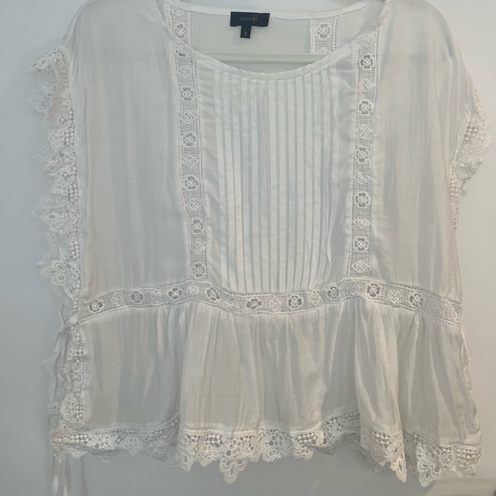 Feminine lacy short tunic